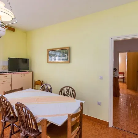 Svetinka Apartment *
